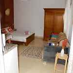 Studio Lumineux Avec Terrasse